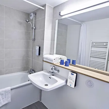 Отель Kyriad Lille Est -
