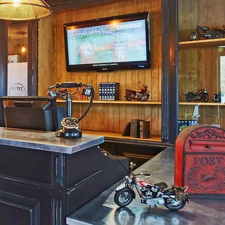 Kyriad Lille Est - Hotel