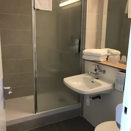 Kyriad Lille Est - Hotel