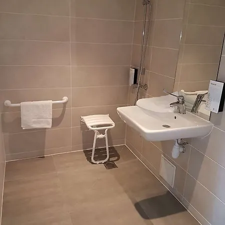 Hotel Kyriad Lille Est -