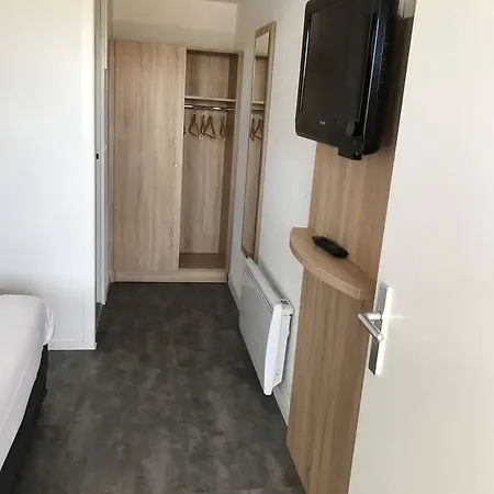 Kyriad Lille Est - Отель