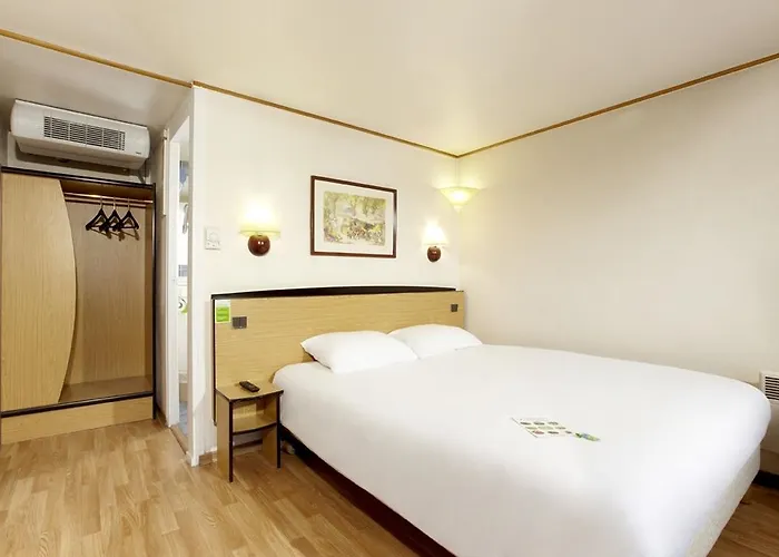 Hotel Kyriad Lille Est -